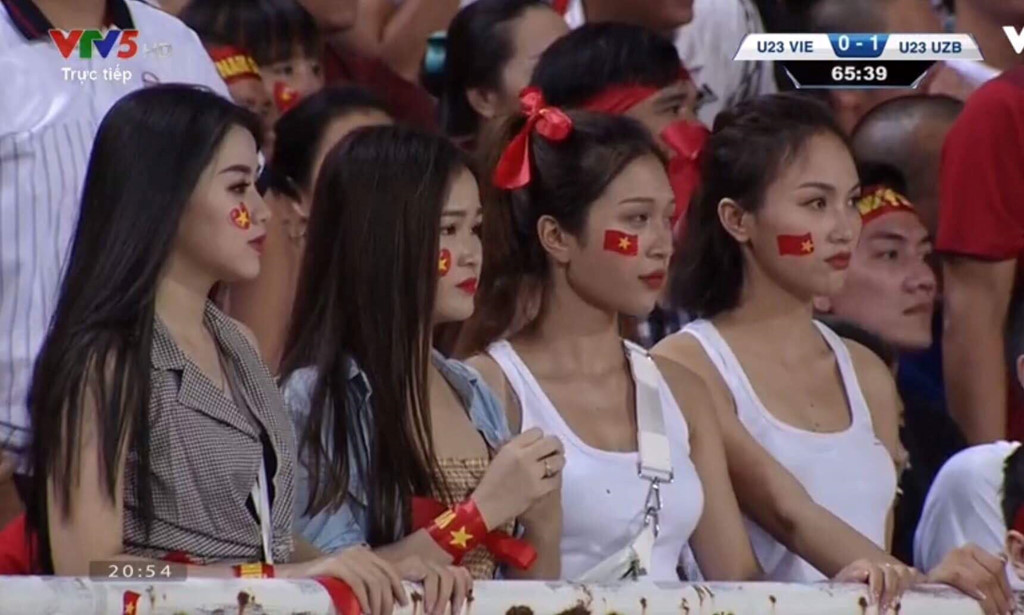 {title} 'Hot girl World Cup' gây chú ý trong trận U23 Việt Nam - Uzbekistan