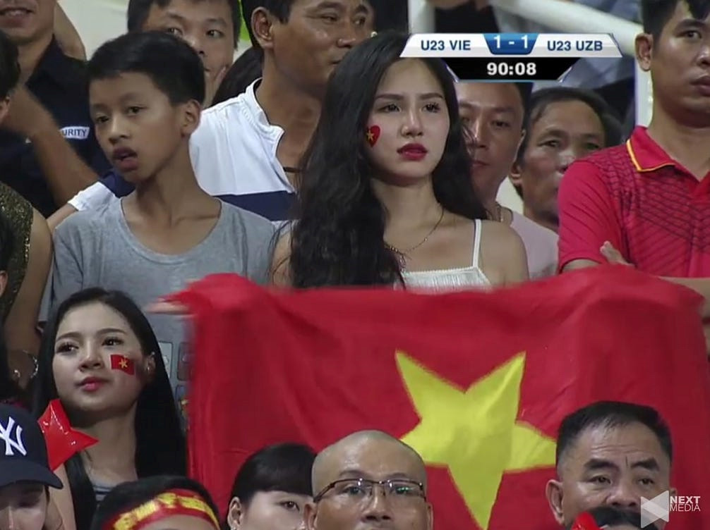 'Hot girl World Cup' gây chú ý trong trận U23 Việt Nam - Uzbekistan