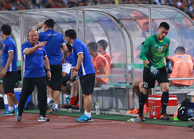 Hé lộ lý do thầy Park chọn Bùi Tiến Dũng, loại Văn Lâm