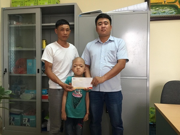 Bạn đọc thắp lên hy vọng cho bé Hà Thị Hương Cúc