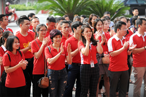 Sôi động lễ ra quân mừng sinh nhật Maritime Bank