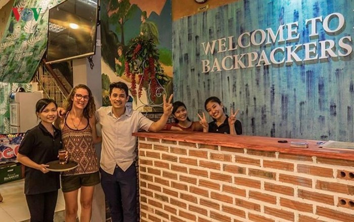Những dịch vụ 'hái ra tiền' dành cho 'Tây ba lô' ở phố cổ Hà Nội Những dịch vụ 'hái ra tiền' dành cho 'Tây ba lô' ở phố cổ Hà Nội