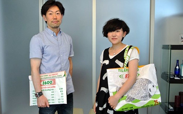 Người Nhật biến bao cám 'đồng nát' thành túi hàng hiệu giá trăm đô