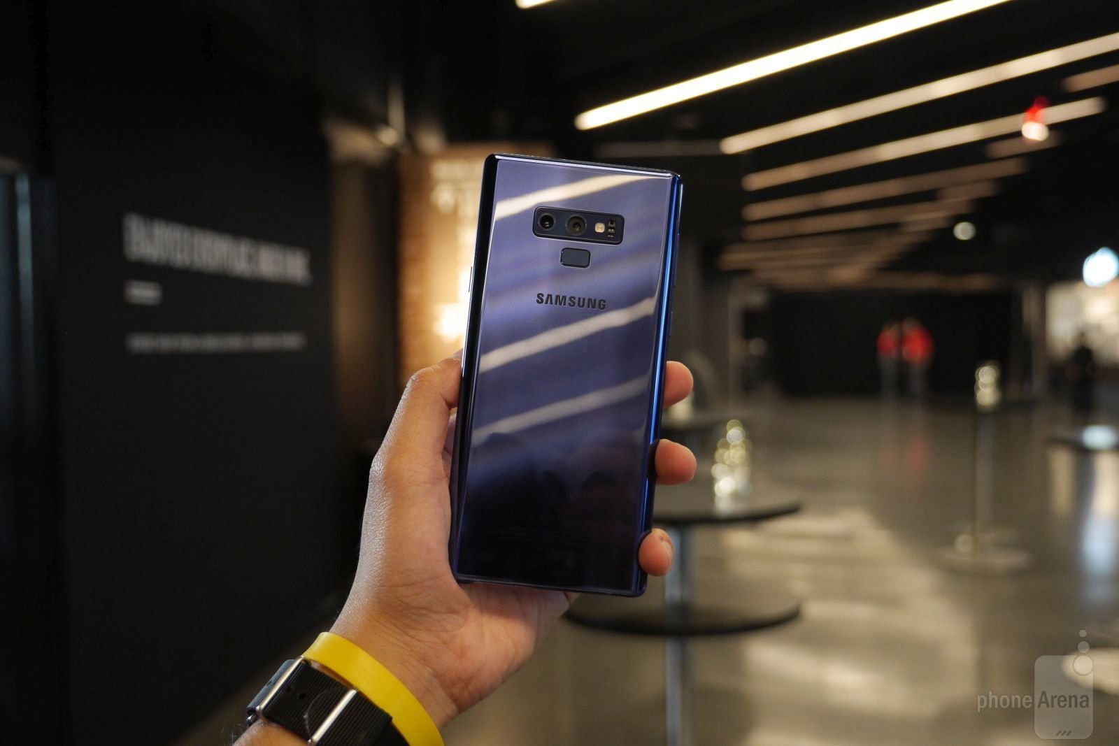 Clip mở hộp và trên tay smartphone Galaxy Note 9 vừa ra mắt