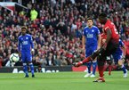 MU hạ Leicester: Mourinho hạ mình và cái trừng mắt của Pogba