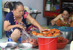 Bí quyết bán 30 kg cua trong 10 phút của bà Ba Cua ở hẻm nhỏ Sài Gòn