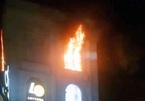Cháy ở tòa nhà Diamond Plaza, khách chạy tán loạn trong đêm