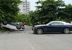 Rolls-Royce triệu USD nát đầu đâm Honda CR-V ngửa bụng trên phố Hà Nội