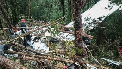 Rơi máy bay ở Indonesia, duy nhất cậu bé 12 tuổi sống sót