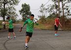 U23 Việt Nam tập trên "thửa ruộng" trước cuộc đối đầu Pakistan