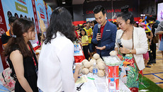 Trẻ tập khởi nghiệp trong ngày hội CEO Kids Trẻ tập khởi nghiệp trong ngày hội CEO Kids