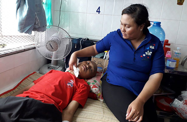 Cha mẹ lần hồi kiếm ăn, con mắc hai bệnh ung thư nguy hiểm