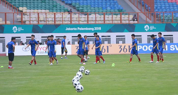 U23 Việt Nam khởi động trước trận gặp U23 Pakistan