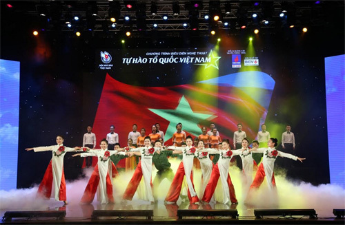 Tưng bừng chương trình ‘Tự hào Tổ Quốc Việt Nam’