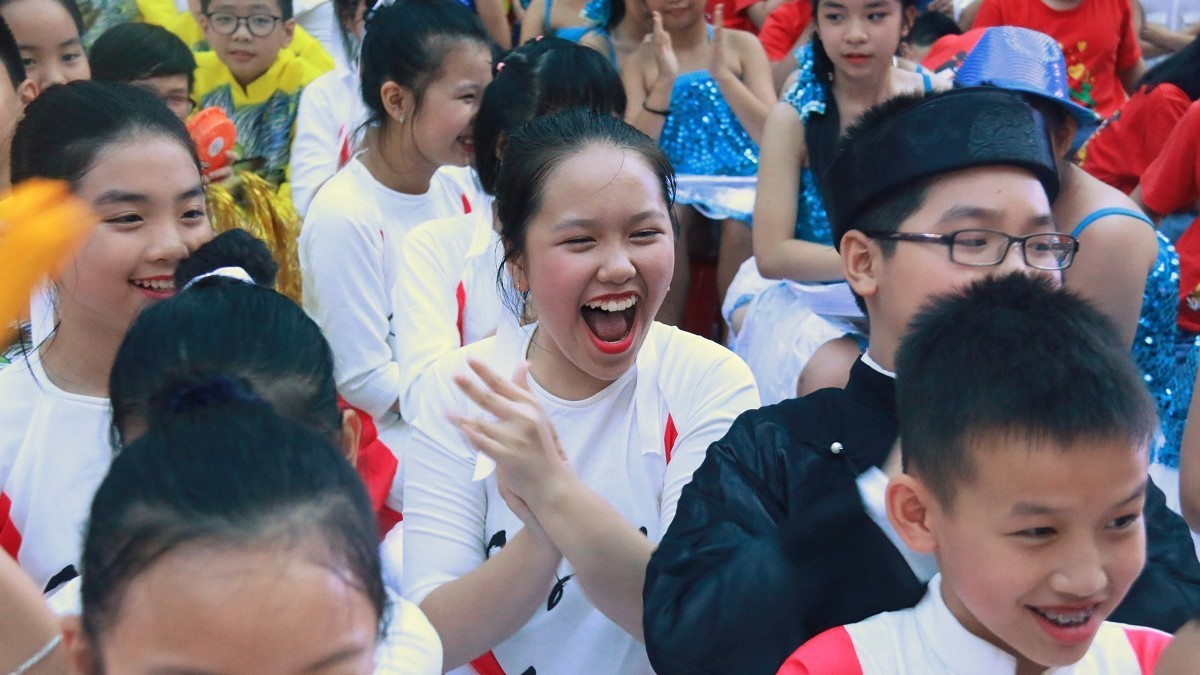 Giới thiệu đại biểu ngắn gọn, không để trẻ đợi lâu ngày khai giảng