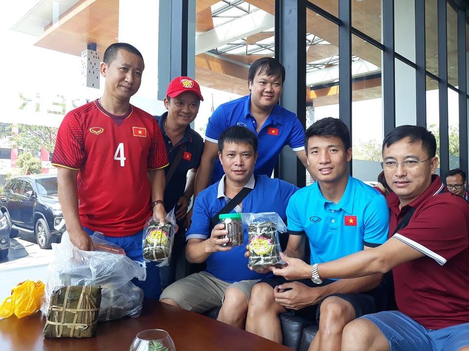 U23 Việt Nam được tiếp tế giò chả, thầy Park “bỏ rơi” học trò