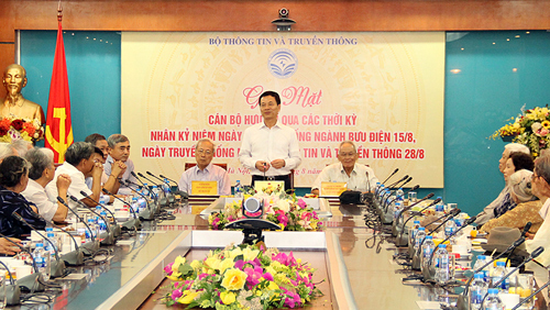 Bộ TT&TT gặp mặt cán bộ hưu trí nhân kỷ niệm ngày truyền thống ngành Bưu Điện và ngành TT&TT