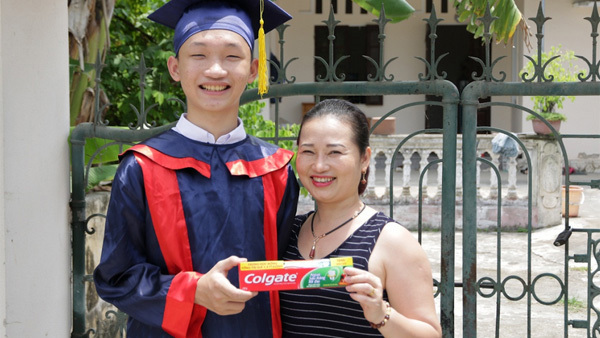 2 tháng, 400 học bổng Nụ cười thắp sáng ước mơ