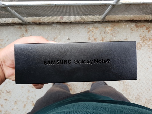 Mở hộp Galaxy Note 9: Mẫu smartphone đắt nhất thị trường di động