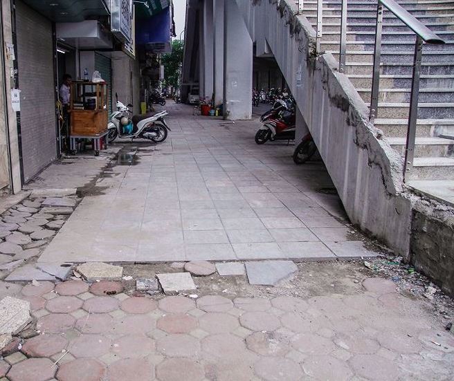 Hà Nội yêu cầu không lát đá vỉa hè tràn lan