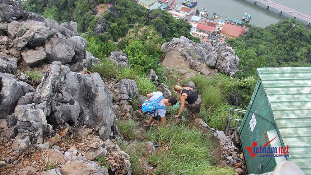 Bão số 4: Khách Tây leo rào, vượt núi lên đỉnh ngày bão