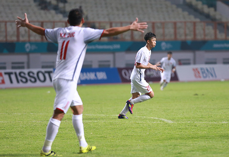 U23 Việt Nam: 'Chú - cháu song Đức', từ cái khoác vai đến cặp 'sát thủ'
