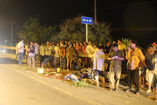 Xe tải cán chết nữ phụ hồ, tài xế làm lơ tăng tốc