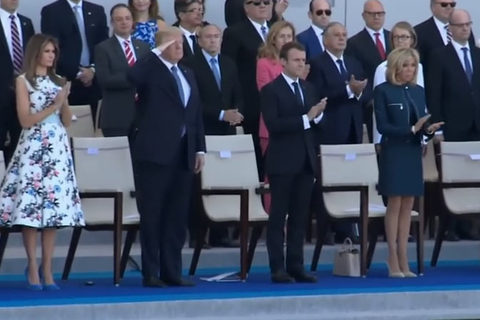 Clip ông Trump dự lễ diễu binh Ngày Quốc khánh Pháp tháng 7/2017