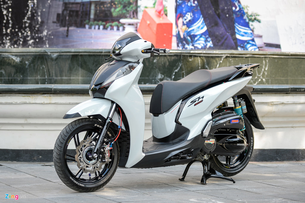 Honda SH 300i độ gần 200 triệu tiền đồ chơi tại Hà Nội