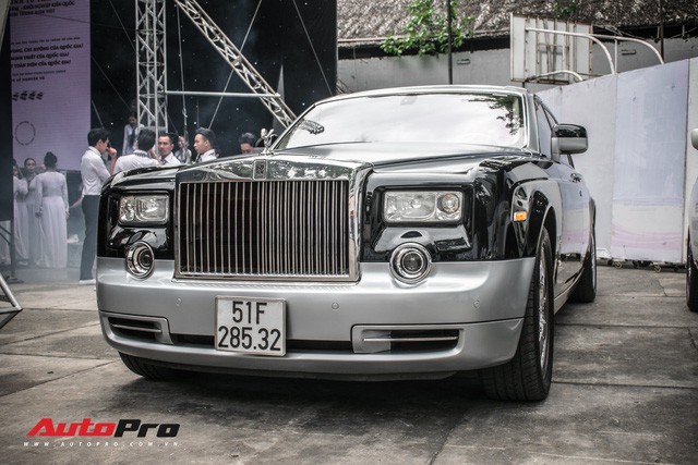 Rolls-Royce Phantom EWB 'bí ẩn' của ông chủ cà phê Trung Nguyên xuất hiện tại Sài Gòn