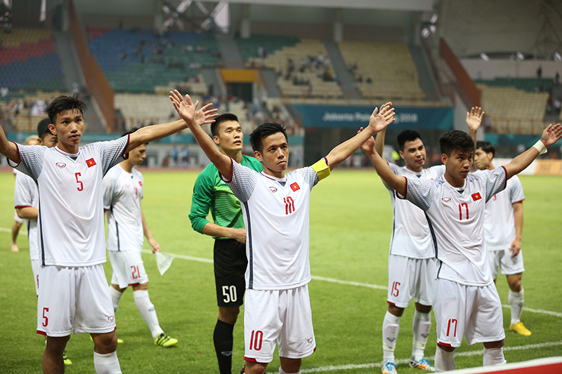 Cầu thủ U23 Việt Nam tặng 250 triệu đồng cho đội nữ Việt Nam