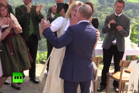 Xem Putin 'nhảy đầm' cùng Ngoại trưởng Áo