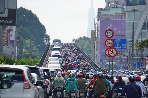 Đường Sài Gòn kẹt cứng vì lý do không ngờ ?