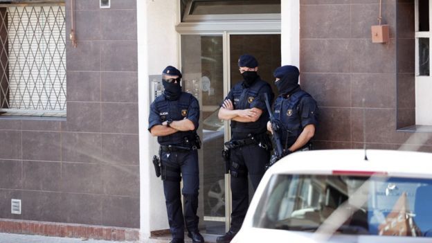 Tấn công khủng bố bằng dao tại đồn cảnh sát Tây Ban Nha