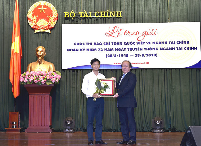 Phóng viên VietNamNet đoạt giải đặc biệt cuộc thi viết về ngành Tài chính