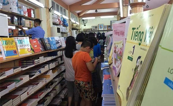 Chuyện lạ giữa thủ đô: Phụ huynh nháo nhác vì thiếu SGK