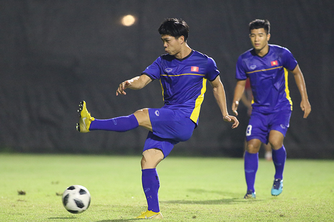 U23 Việt Nam tập đá luân lưu, Công Phượng đã... thành công!