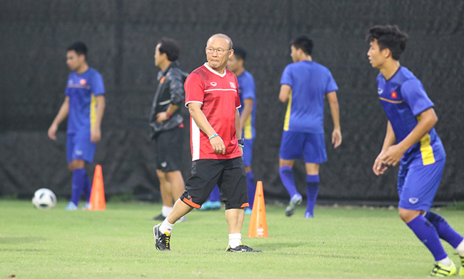 U23 Việt Nam đấu U23 Bahrain: Thầy Park chơi bài ngửa