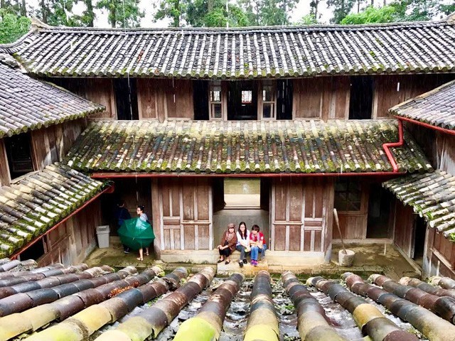 Toà dinh thự của Vua Mèo trên ngọn đồi con rùa được xây như thế nào?