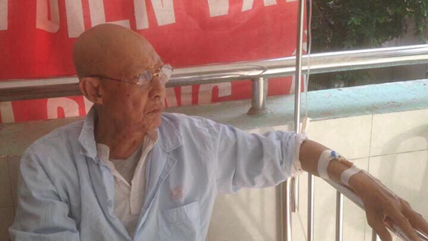 Bị ung thư phổi, diễn viên Lê Bình vẫn đi quay phim