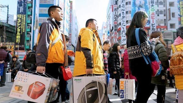Lý do dân Trung Quốc đổ xô sang Nhật mua hàng