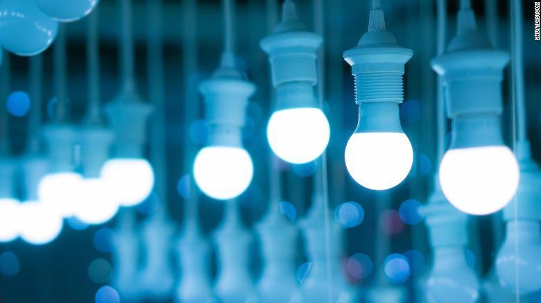 Vì sao bóng đèn halogen bị cấm sử dụng hoàn toàn ở châu Âu từ 1/9 tới?