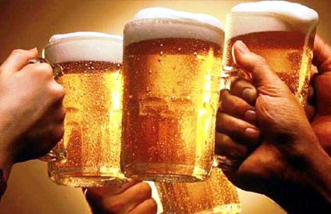 Rượu bia chuyển hết quảng cáo ra nước ngoài