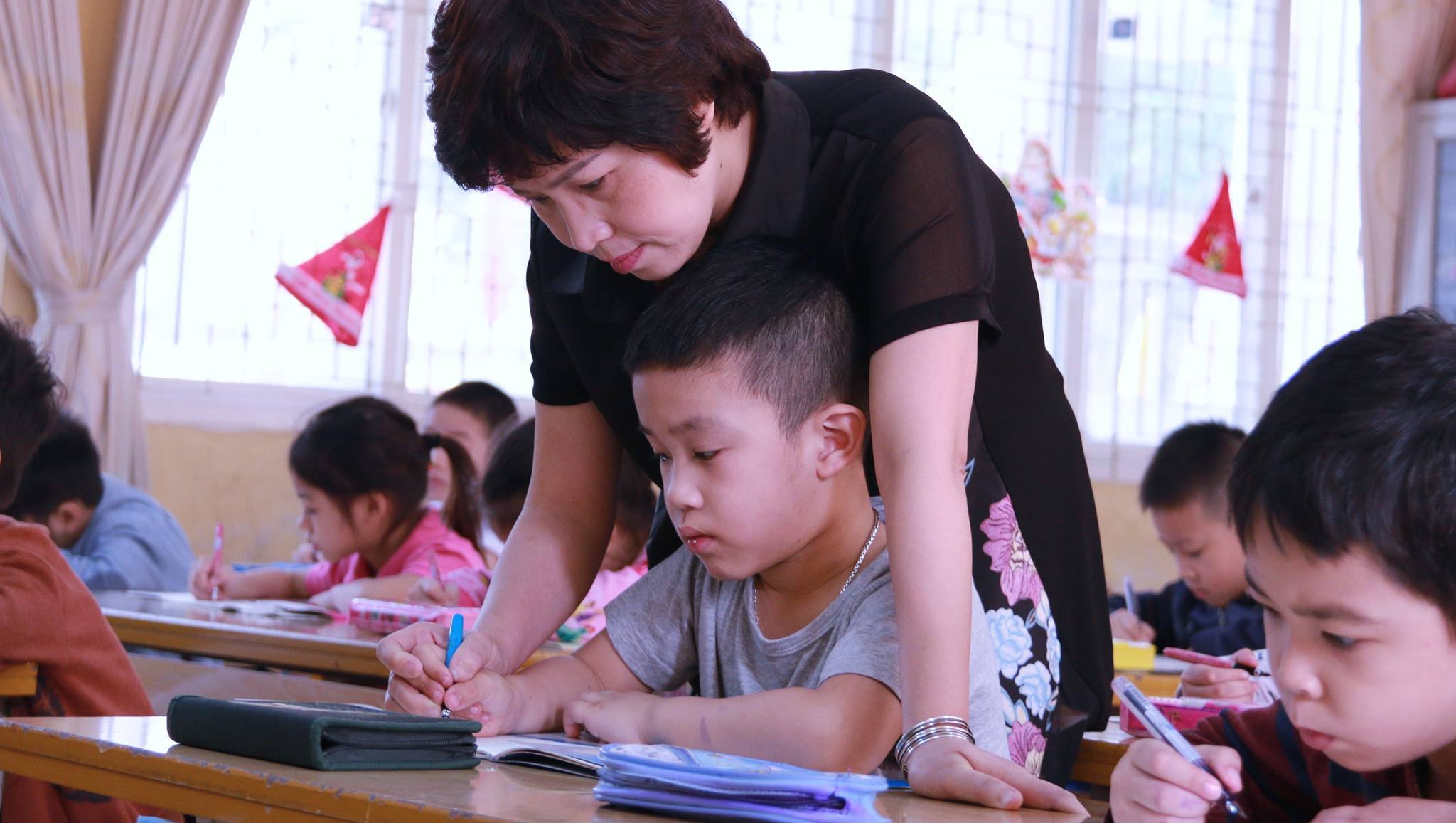 Hơn 130 giáo viên THCS bị điều chuyển dạy tiểu học