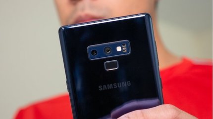 Galaxy S10 gây sốc với phiên bản màu bạc và xanh lá