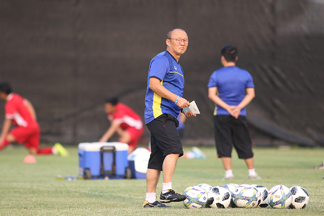 HLV Park Hang Seo trở lại Việt Nam: Những mối lo AFF Cup 2018... chờ sẵn