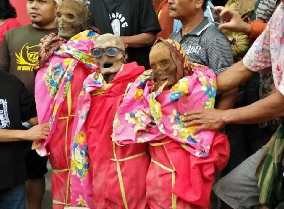 Lễ hội "thây ma" kỳ quái ở Indonesia (+video) Le-hoi-thay-ma-song-ky-quai-o-indonesia-2