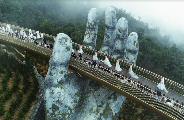 Cầu Vàng Ba Na Hills- cuộc đối thoại giữa người và thiên nhiên