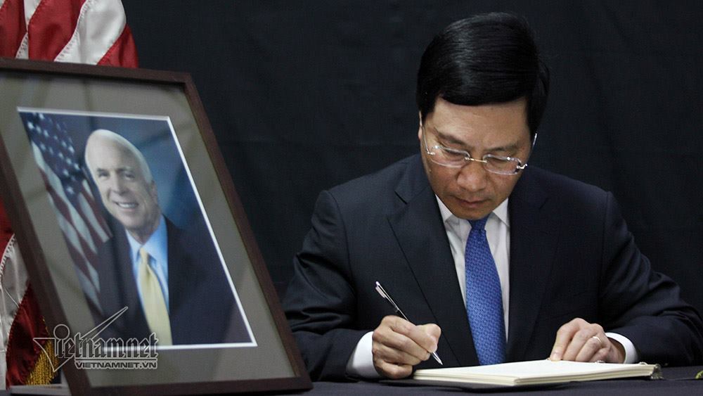 Phó Thủ tướng Phạm Bình Minh: Mong ngài John McCain yên nghỉ