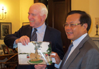 Ông Phạm Quang Nghị và món quà đặc biệt tặng TNS John McCain